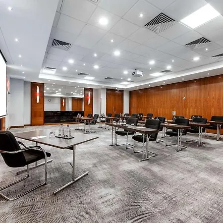 Radisson Red Heathrow Hotel