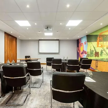 Radisson Red Heathrow