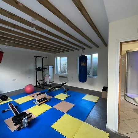 North Spacious: 7-bedroom Group Retreat With Gym Holiday home *