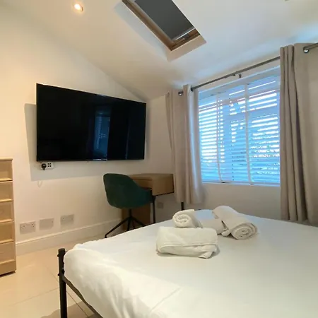 1 Bedroom, Near Alexandra Palace - London - Kings Cross - 3 Apartment New Southgate
