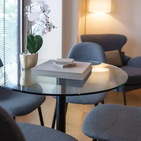 Westminster Two Bed One Bath Sleeps 5 Apartment *