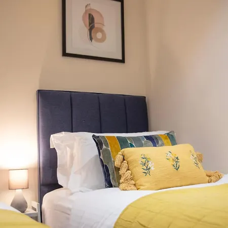 Westminster Two Bed One Bath Sleeps 5 London