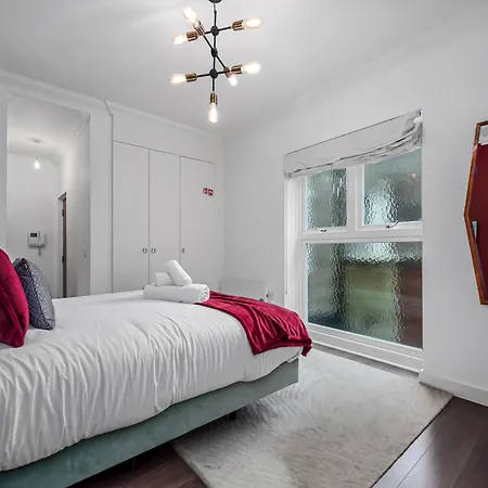 Urban Elegance Luxury Living With Kitchenette * London