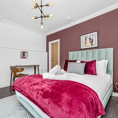 Urban Elegance Luxury Living With Kitchenette *