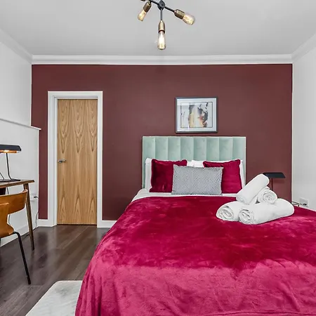 Apartment Urban Elegance Luxury Living With Kitchenette