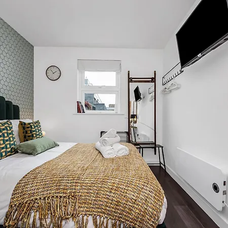 Urban Elegance Luxury Living With Kitchenette *