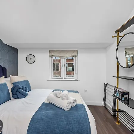 Apartment Urban Elegance Luxury Living With Kitchenette *
