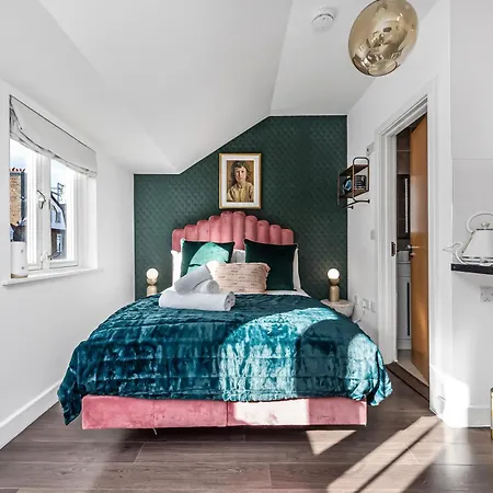 Urban Elegance Luxury Living With Kitchenette