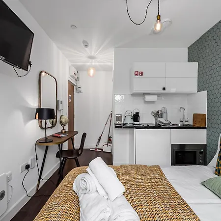 Urban Elegance Luxury Living With Kitchenette Apartment