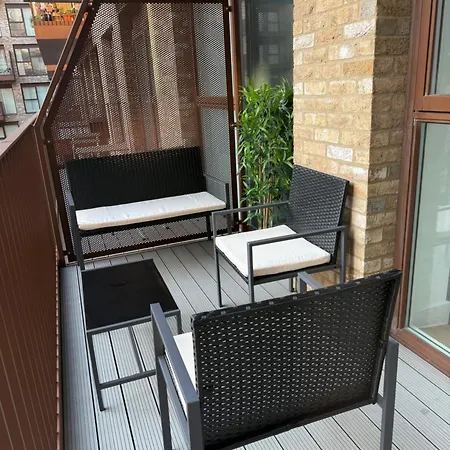 Stunning 2 Bed In Royal Wharf Next To Excel & Airport Apartment London