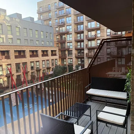 Stunning 2 Bed In Royal Wharf Next To Excel & Airport Apartment