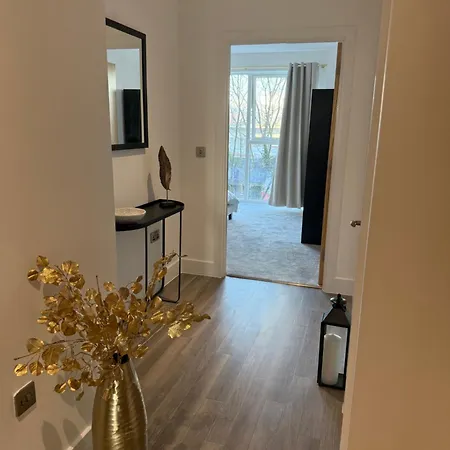 Stunning 2 Bed In Royal Wharf Next To Excel & Airport *