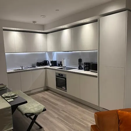 Stunning 2 Bed In Royal Wharf Next To Excel & Airport London