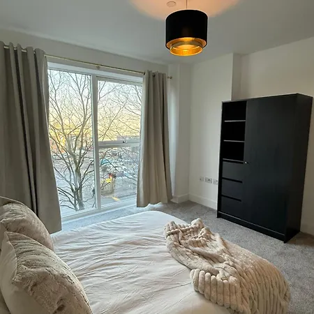 Stunning 2 Bed In Royal Wharf Next To Excel & Airport *