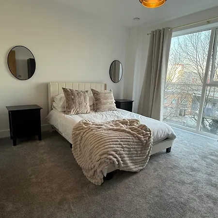 Stunning 2 Bed In Royal Wharf Next To Excel & Airport Apartment London
