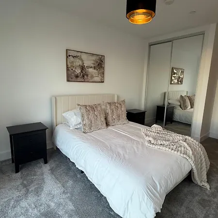Stunning 2 Bed In Royal Wharf Next To Excel & Airport Apartment London