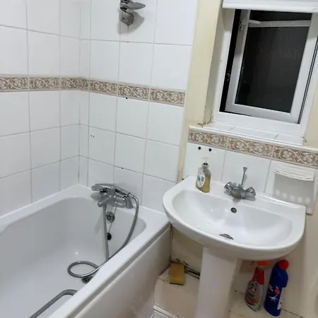 Natural Full Flat Near Station With Private Toilet Shower Kitchen In Central London