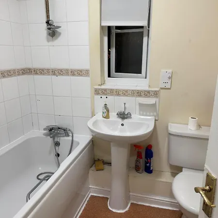 Natural Full Flat Near Station With Private Toilet Shower Kitchen In Central Apartment London
