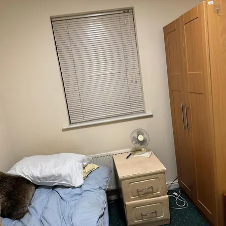 Natural Full Flat Near Station With Private Toilet Shower Kitchen In Central London
