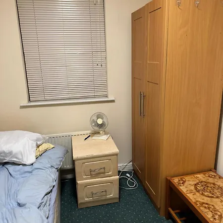 Natural Full Flat Near Station With Private Toilet Shower Kitchen In Central Apartment London