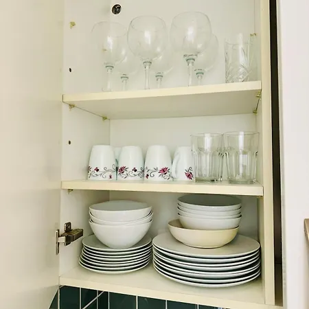 Apartment Entire Two Bedroom 5 Mins To Metro London