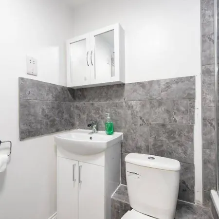 2 Bed 4 Beds Sleeps 5