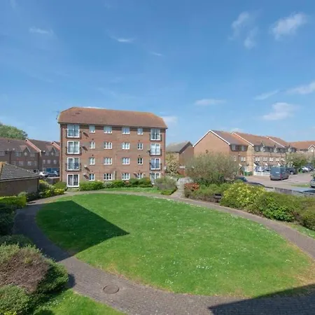 2 Bed 4 Beds Sleeps 5 Apartment *