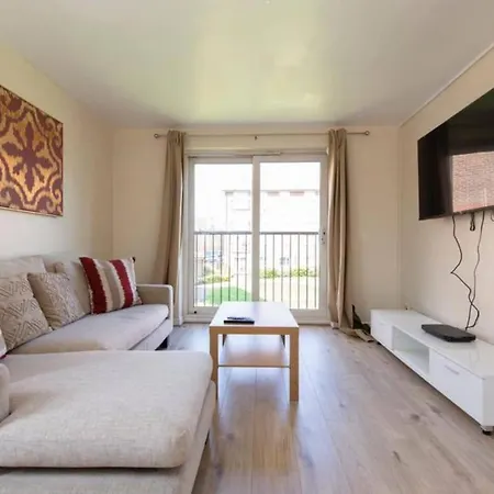 2 Bed 4 Beds Sleeps 5 Apartment Thamesmead (Greater London)