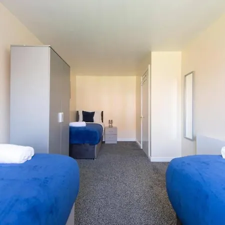 2 Bed 4 Beds Sleeps 5 Thamesmead (Greater London)