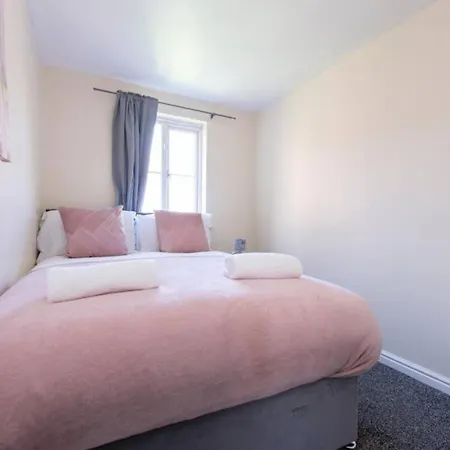2 Bed 4 Beds Sleeps 5 Apartment *
