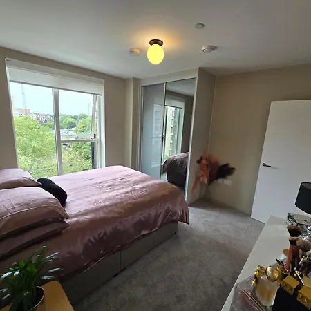 Luxury One Bedroom Flat With Balcony Apartment *