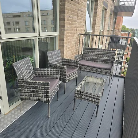 Apartment Luxury One Bedroom Flat With Balcony London