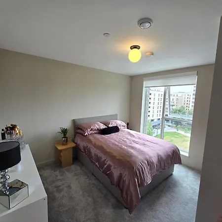 Luxury One Bedroom Flat With Balcony Apartment *