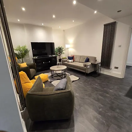 Westbourne Gardens Flat Apartment *
