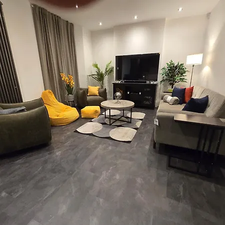 Westbourne Gardens Flat Apartment *