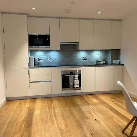 Apartment Lovely One Bedroom Flat London