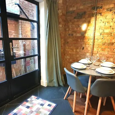 Cozy Retreat Near Snaresbrook Station London