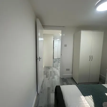 Luxury 2 Bedroom In Apartment *