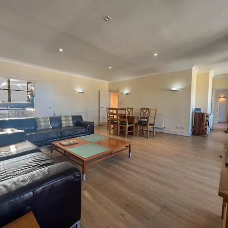 Spectacular 3 Bedroom Penthouse With Private Terrace In Prestigious Mayfair H13 * London