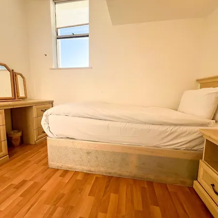 Spectacular 3 Bedroom Penthouse With Private Terrace In Prestigious Mayfair H13
