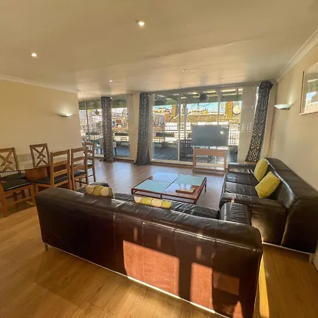 Apartment Spectacular 3 Bedroom Penthouse With Private Terrace In Prestigious Mayfair H13 *