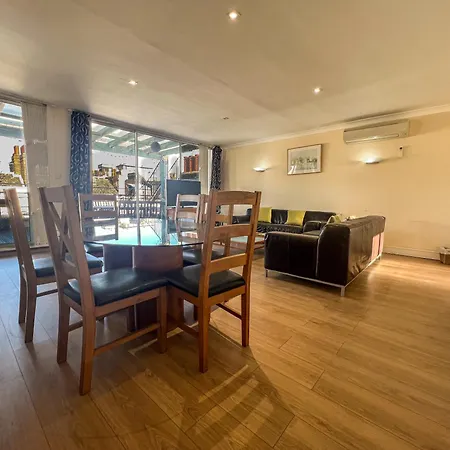 Apartment Spectacular 3 Bedroom Penthouse With Private Terrace In Prestigious Mayfair H13 *