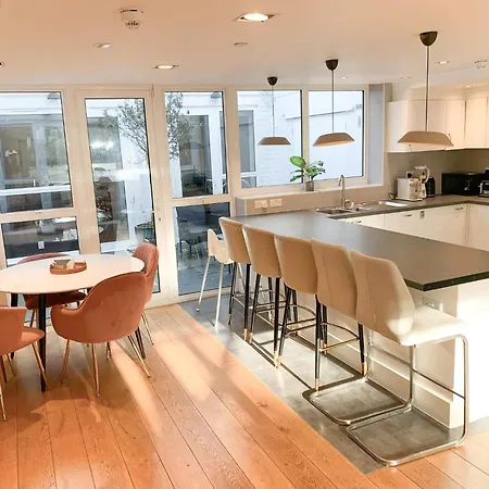 Apartment Spacious 3-bedroom Flat In Holloway With Unique Patio With Free Wi-fi *