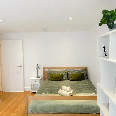 Spacious 3-bedroom Flat In Holloway With Unique Patio With Free Wi-fi London