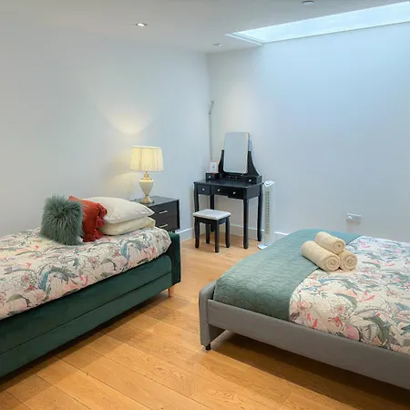 Apartment Spacious 3-bedroom Flat In Holloway With Unique Patio With Free Wi-fi London
