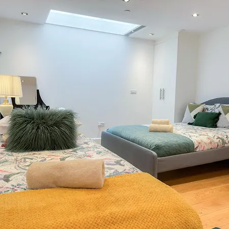 Spacious 3-bedroom Flat In Holloway With Unique Patio With Free Wi-fi London