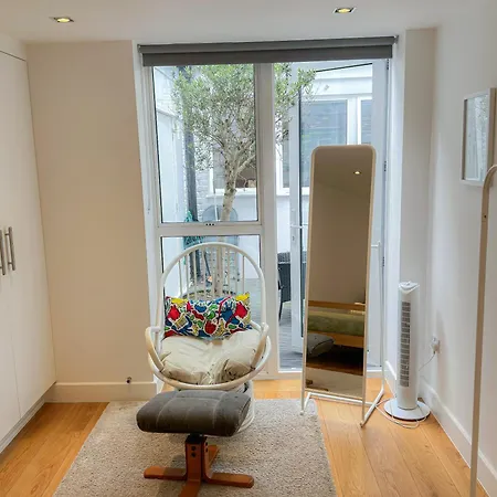 Spacious 3-bedroom Flat In Holloway With Unique Patio With Free Wi-fi * London