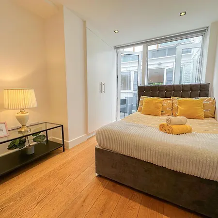 Spacious 3-bedroom Flat In Holloway With Unique Patio With Free Wi-fi