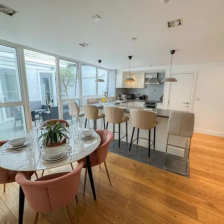 Spacious 3-bedroom Flat In Holloway With Unique Patio With Free Wi-fi Apartment