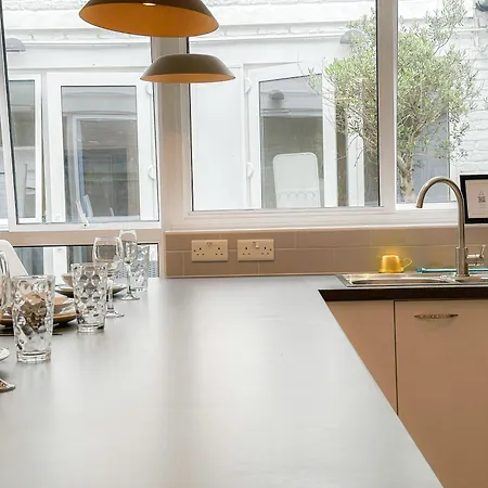 Apartment Spacious 3-bedroom Flat In Holloway With Unique Patio With Free Wi-fi
